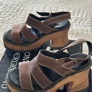 London Underground Brown Leather Platform Sandals